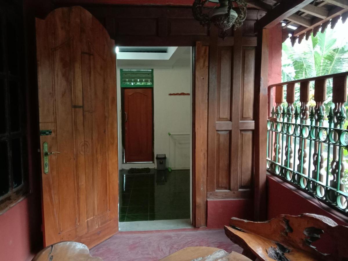 Rumah Ukhi Guest House Cebongan Exterior foto