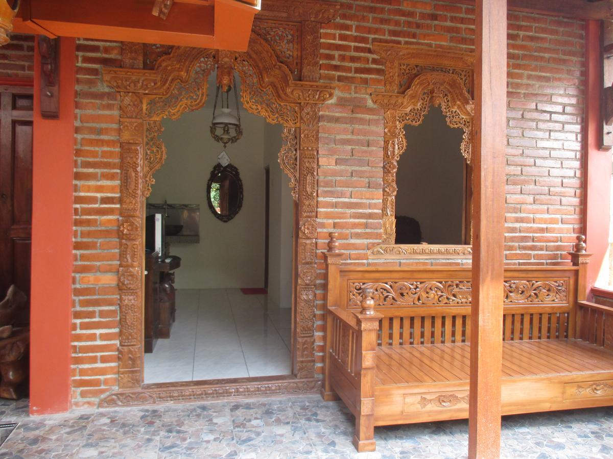 Rumah Ukhi Guest House Cebongan Exterior foto
